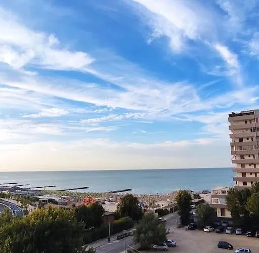 Vintage Fronte Mare Misano Portoverde Apartment